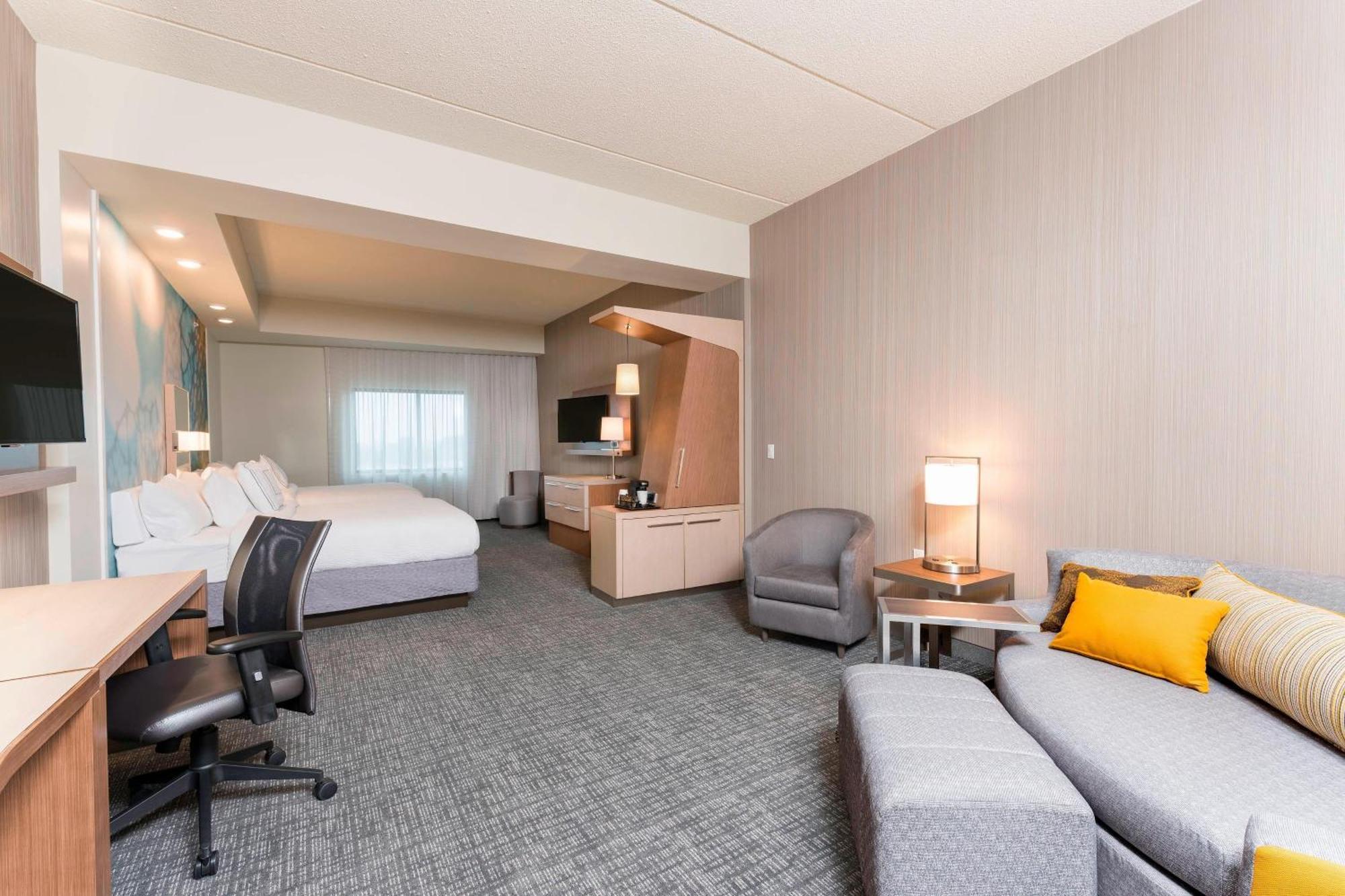 Courtyard By Marriott Mt. Pleasant At Central Michigan University Mount Pleasant Exterior photo