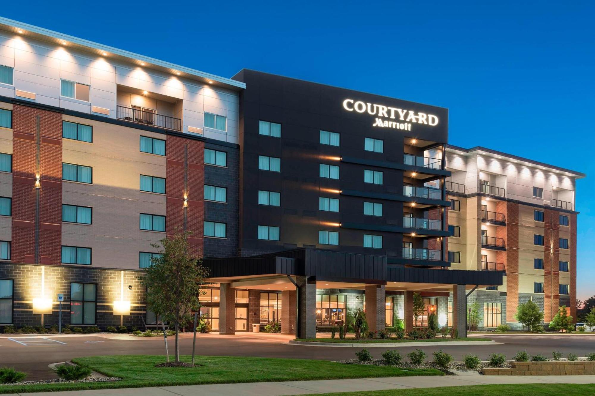 Courtyard By Marriott Mt. Pleasant At Central Michigan University Mount Pleasant Exterior photo