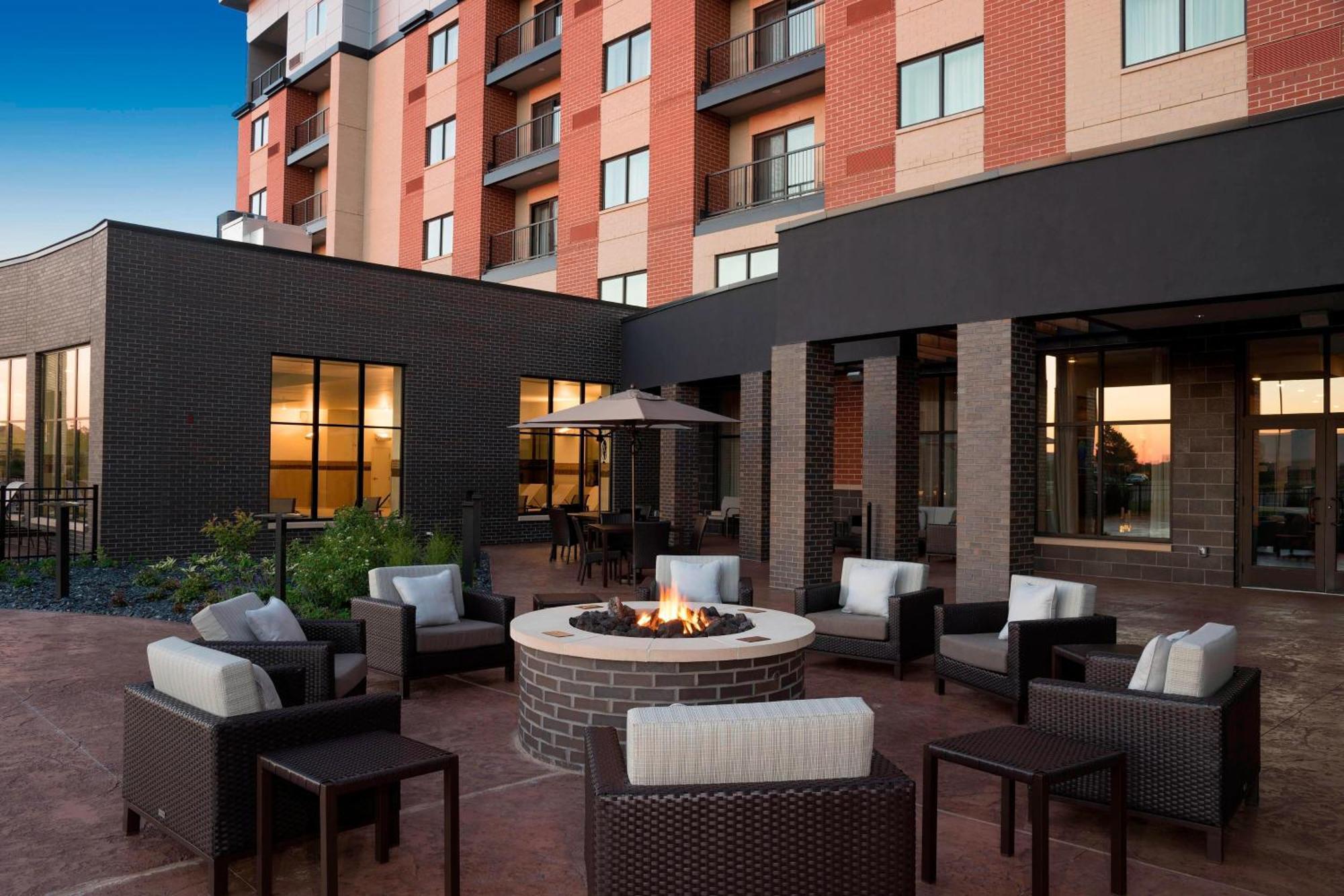Courtyard By Marriott Mt. Pleasant At Central Michigan University Mount Pleasant Exterior photo