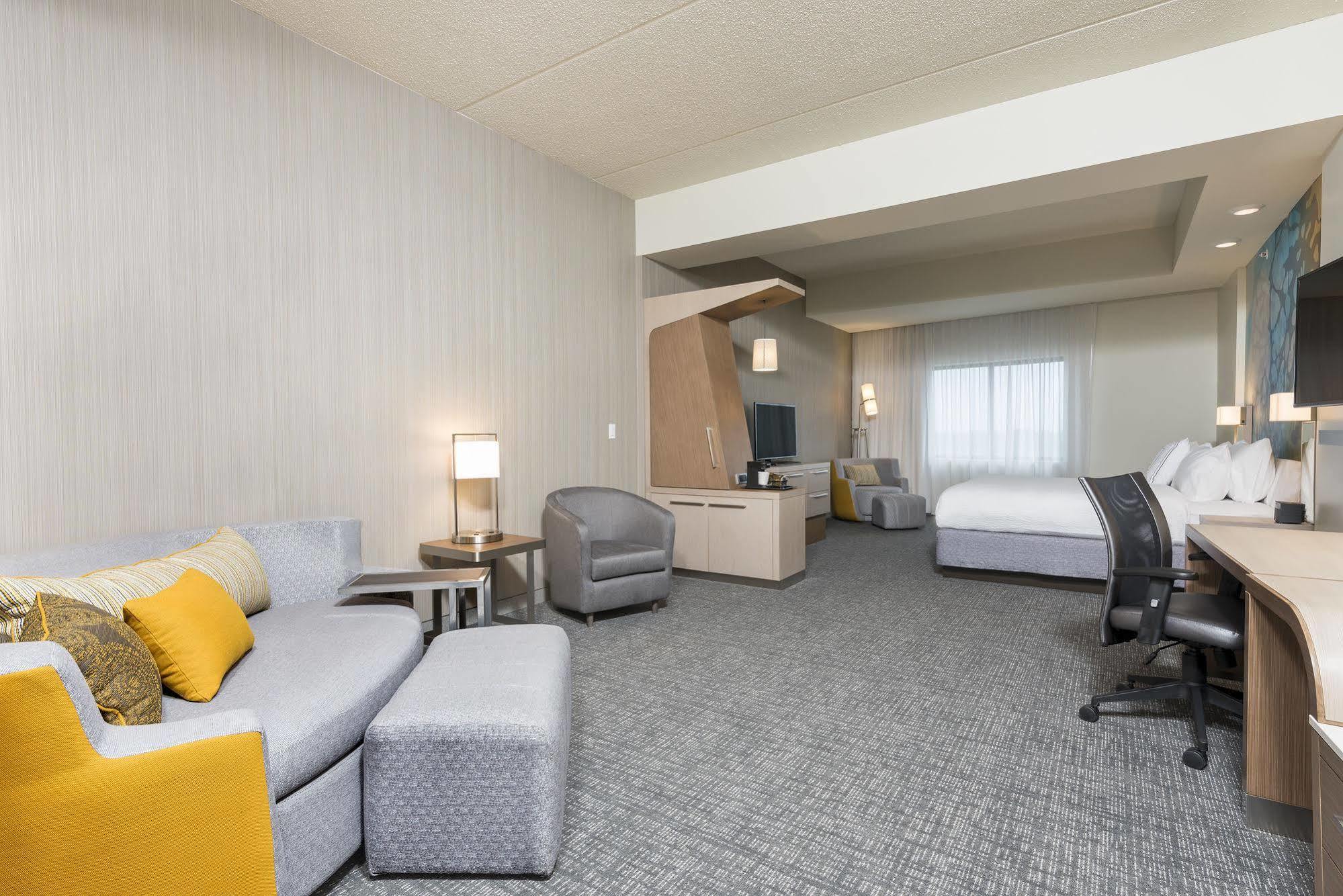 Courtyard By Marriott Mt. Pleasant At Central Michigan University Mount Pleasant Exterior photo